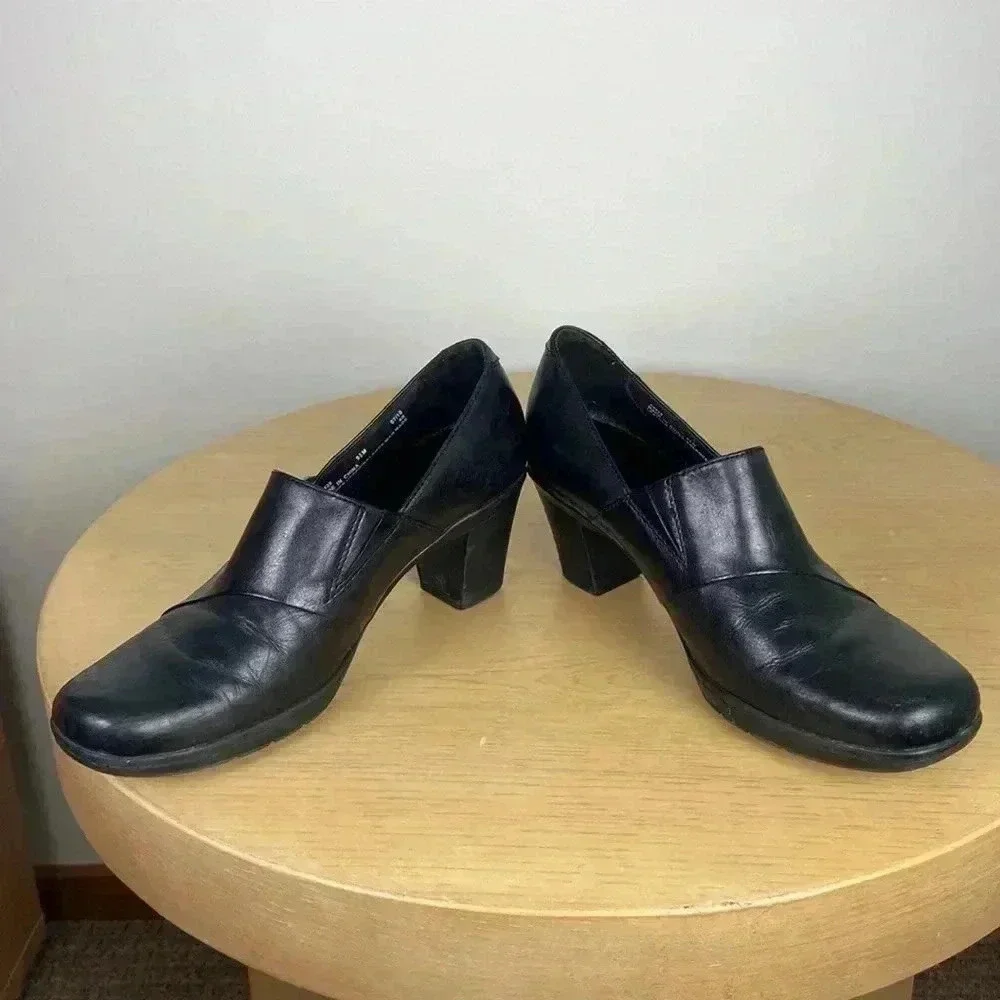 Clarks‎ Heeled Black Leather Loafer Womens 9.5 Business Casual Comfortable Shoe